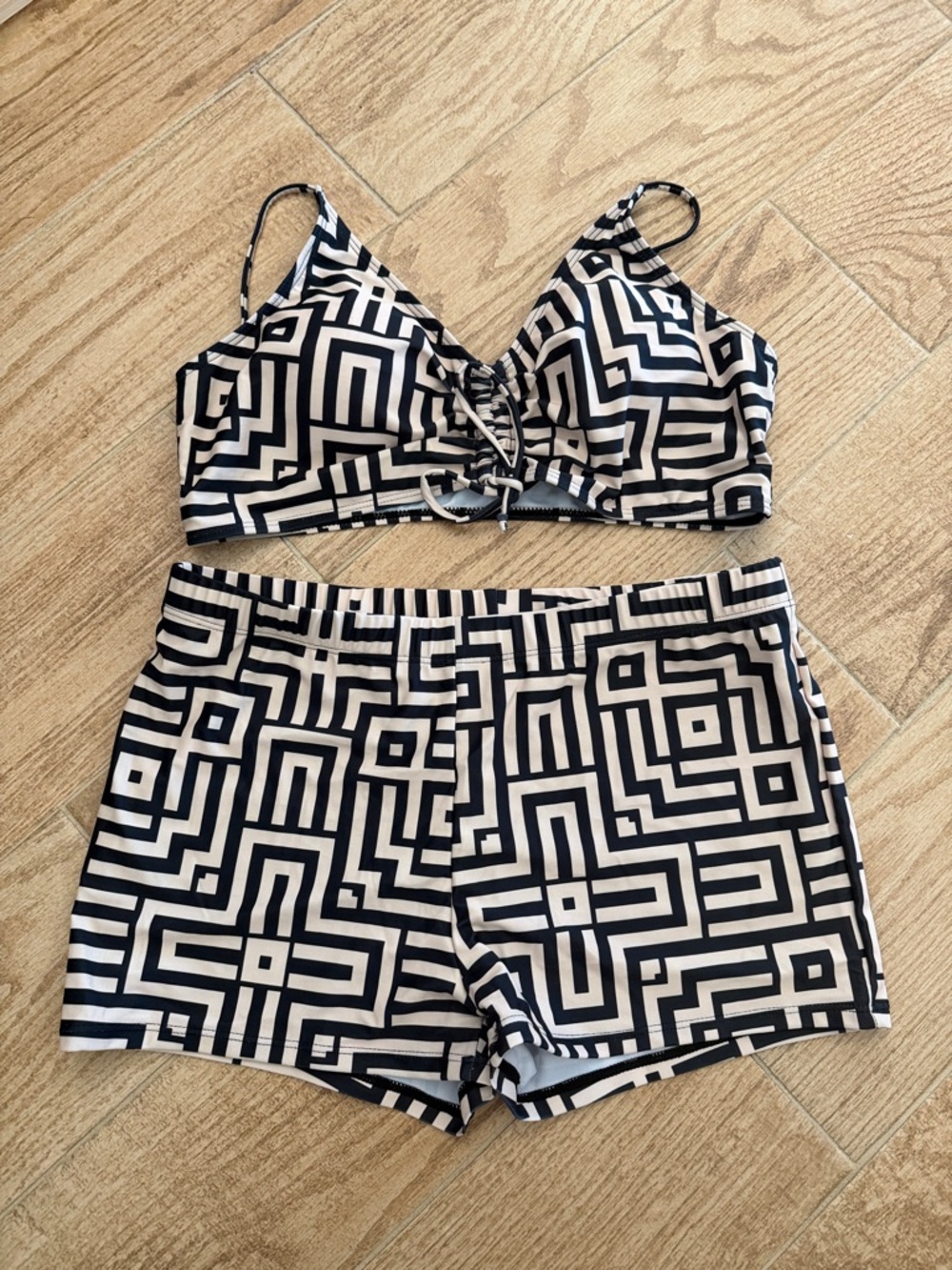 Geometric swim set - Picture 7 of 10